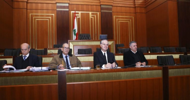 “الإدارة والعدل” تقر اقتراح تنظيم الوضع القانوني للنازحين السوريين