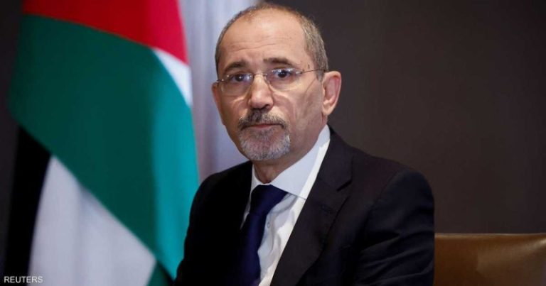 الصفدي: “إسرائيل” تتحدى العالم برفض حل الدولتين