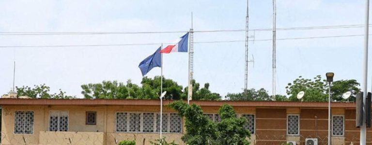 فرنسا تغلق سفارتها في النيجر