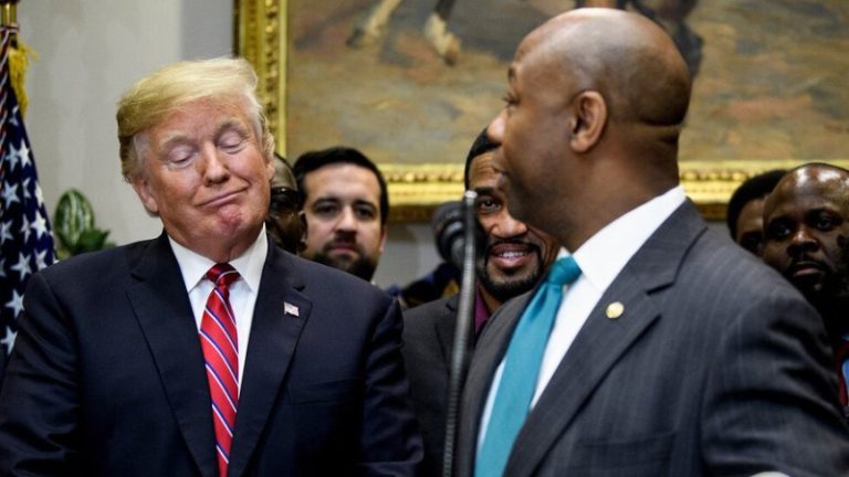 سكوت ينسحب من السباق الرئاسي الأميركي لصالح ترامب