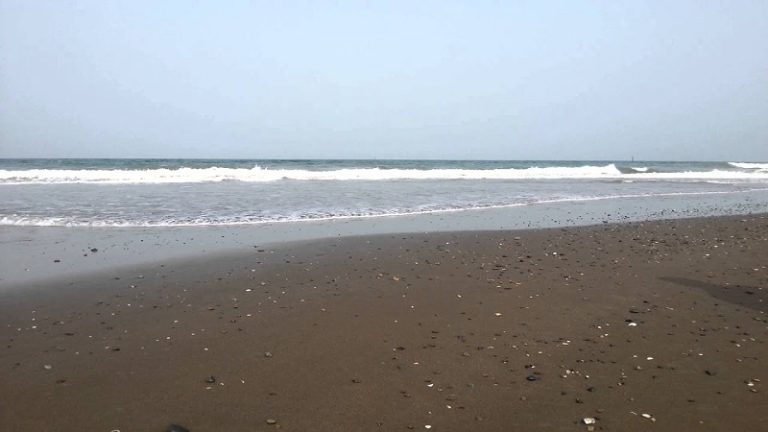 مسلحون على متن ناقلة نفط في خليج عُمان