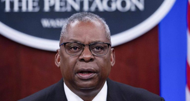 بالفيديو.. الظهور الأول لأوستن منذ دخوله المستشفى