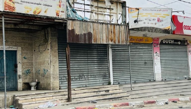 بالصور: احتجاجاً على اغتيال العاروري.. إضراب عام في القدس المحتلة!