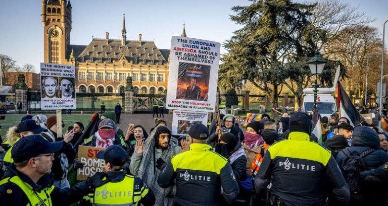 مظاهرات أمام “العدل الدولية” (فيديو)