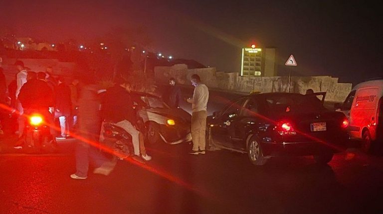 بالصور.. جرحى بحادث سير في الرملة البيضاء