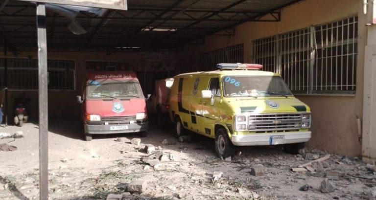 بالصور.. العدو يقصف مركزاً للدفاع المدني في كفركلا