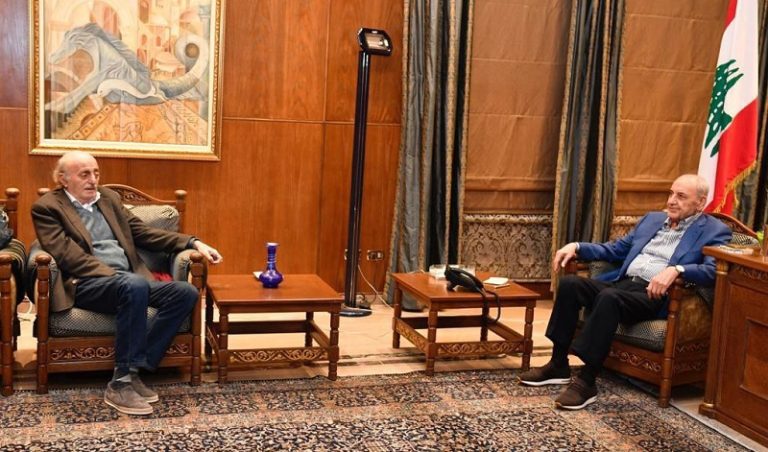 جنبلاط: نصرّ على أن يخرج الدخان الأبيض في 9 كانون الثاني