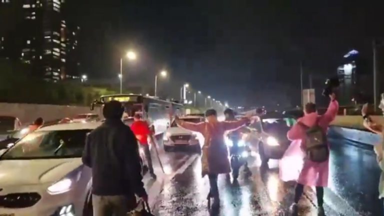 بالفيديو.. شرطة العدو تعتقل متظاهرين في “تل أبيب”