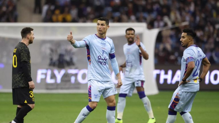 “الرقصة الأخيرة” بين ميسي ورونالدو!