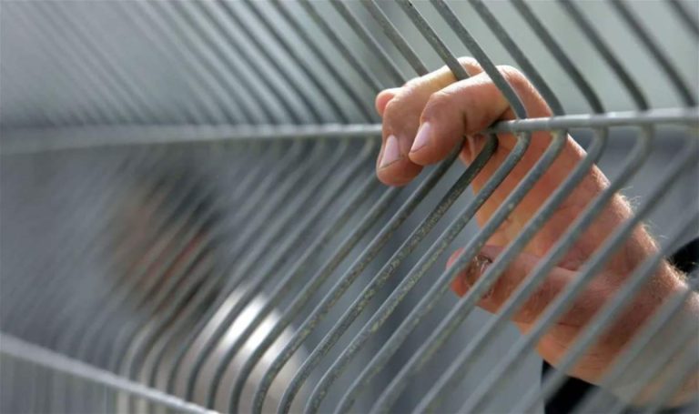 فرار سجين من المستشفى!