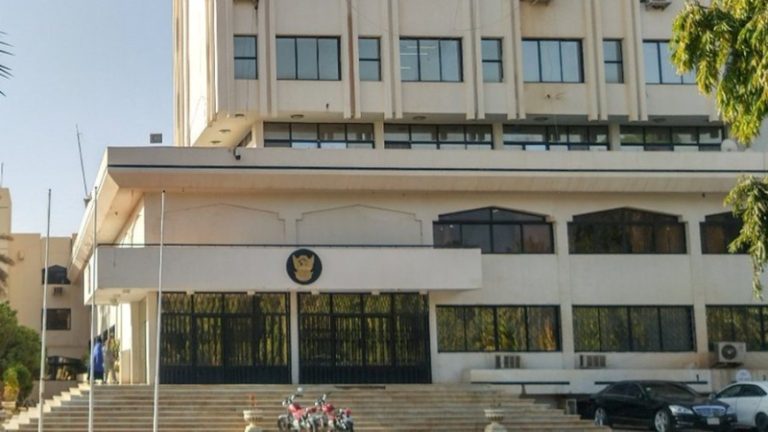 السودان تجمد عضويتها في “إيغاد”