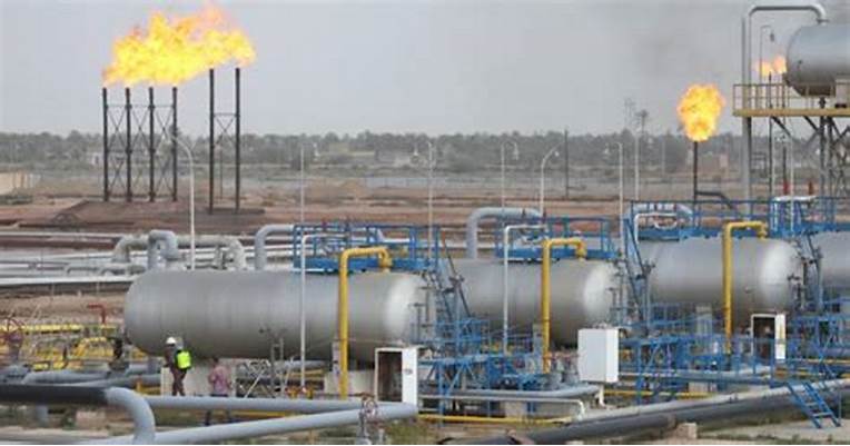 محتجون يهددون بإغلاق منشآت النفط والغاز في ليبيا