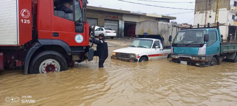 بالفيديو والصور.. الدفاع المدني يُسابق الطقس