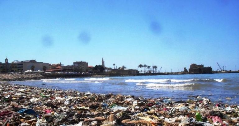 مصنع يخضع لتحقيق لإلقائه نفايات سامة في المتوسط