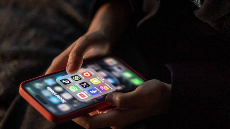 ولاية أميركية تحظر إستخدام “التواصل الإجتماعي” لمن تقل أعمارهم عن 17 عاماً