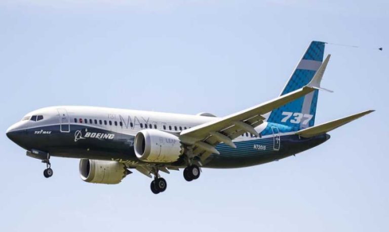 خلل في طائرة يابانية يجبرها على العودة إلى المطار الذي أقلعت منه