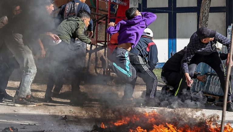 مداهمات واعتقالات باقتحام مخيم بلاطة