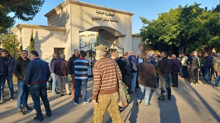 العسكريون المتقاعدون أمام سراي صيدا وطرابلس