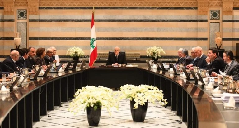 تخبط حكومي يشل الادارات.. وجلسة لمجلس الوزراء اليوم