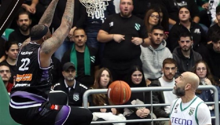 بالفيديو.. اشكال بين الجمهور بعد انتهاء مباراة الحكمة وبيروت