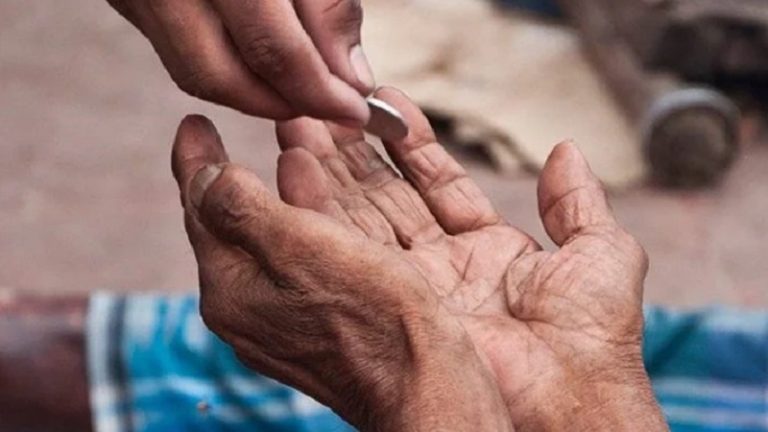 الدولة اللبنانية “عايشة على الشحادة”!