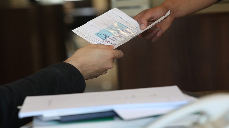 احتجاجات على الرسوم الجديدة لإخراجات القيد في عدة مناطق