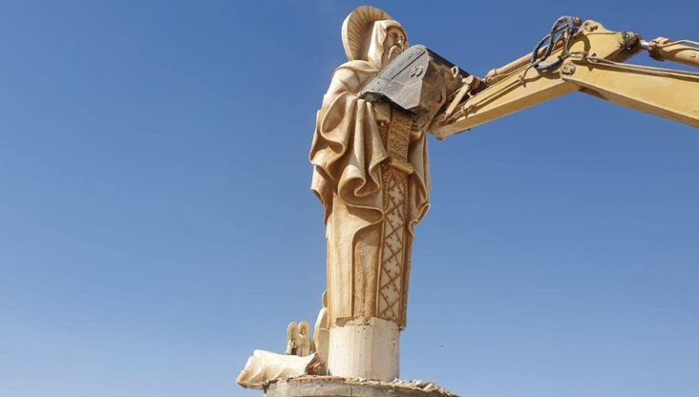 إزالة تمثال الأنبا أنطونيوس في البحر الأحمر (صور)