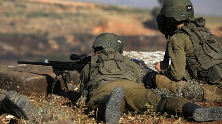 إصابة رئيس بلدية الوزاني السابق برصاص العدو