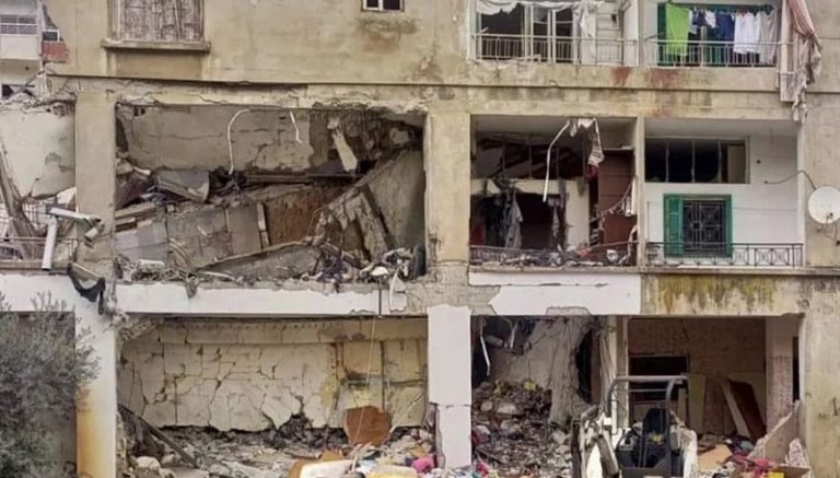 انتشال جثمانين من تحت الردم في النبطية