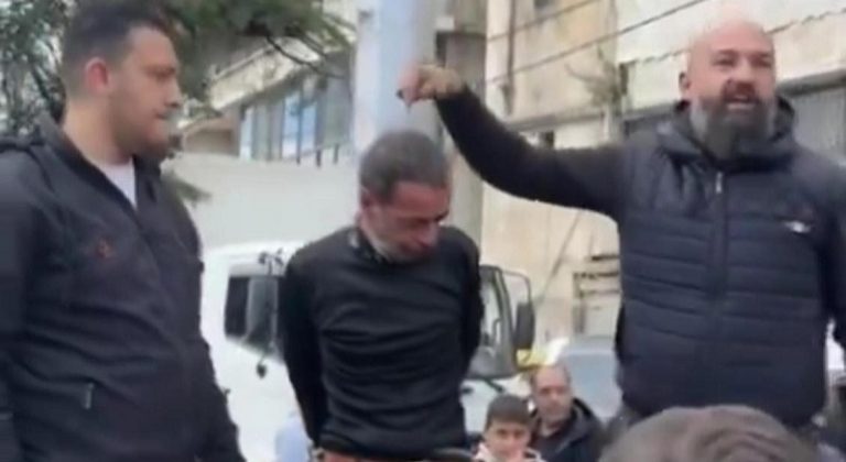 بالفيديو.. القاء القبض على بائع لحوم “حمير”!