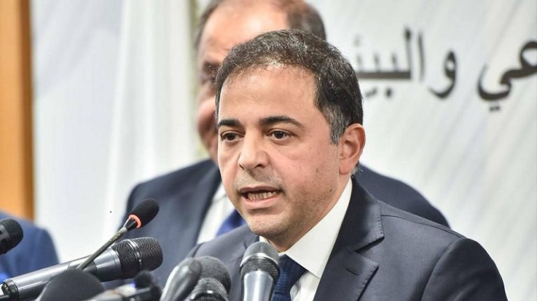 منصوري يحول دون زيادة الرواتب… خوفاً على الليرة