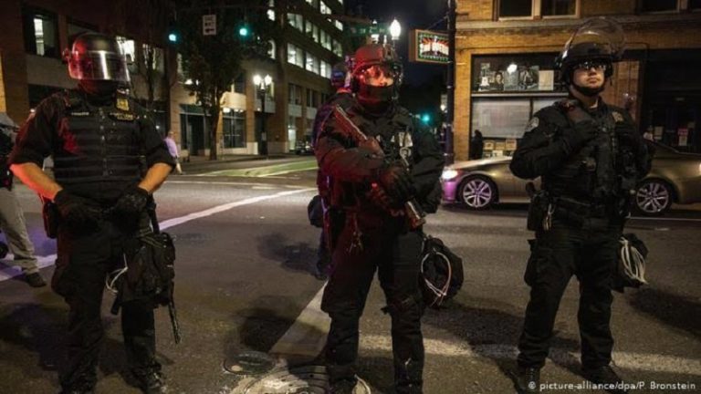 إصابات بإطلاق نار داخل كنيسة.. ومقتل المهاجمة