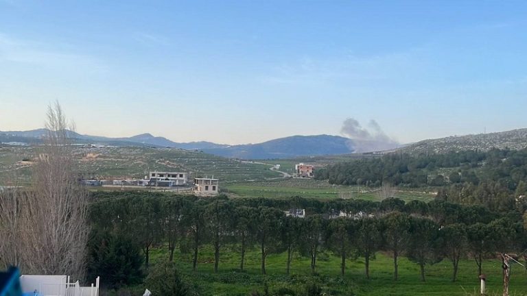 غارتان حربيتان على وادي الأحمدية