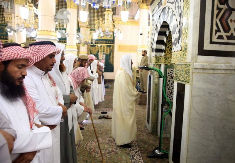 فرنسا ترحّل إمام تونسي