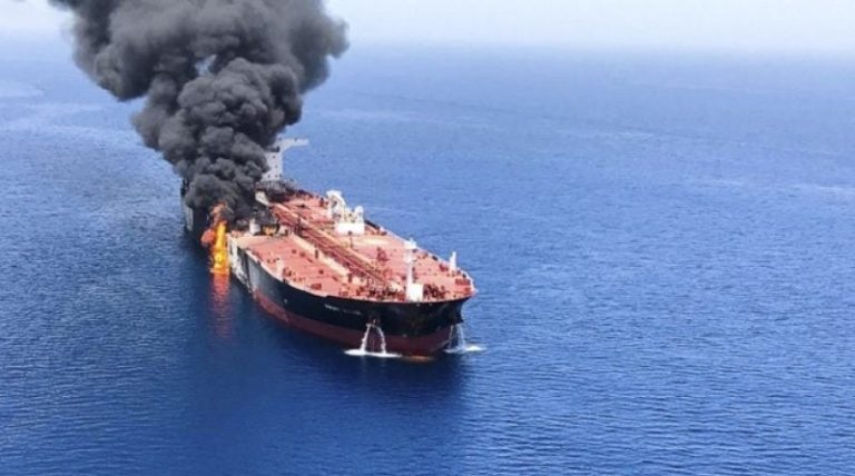 هجوم على ناقلتي نفط في خليج عدن