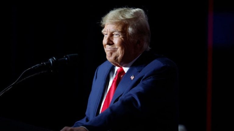 ترامب: إشادة بوتين ببايدن مجرد مجاملة