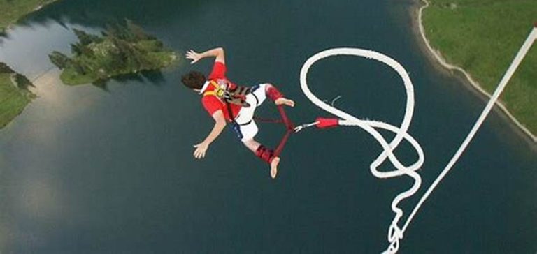 لعبة القفز  بالحبال في الهواء أردته قتيلاً؟