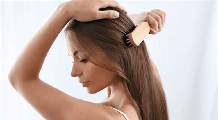 غسل الشعر بشكل متكرر يضر فروة الرأس؟