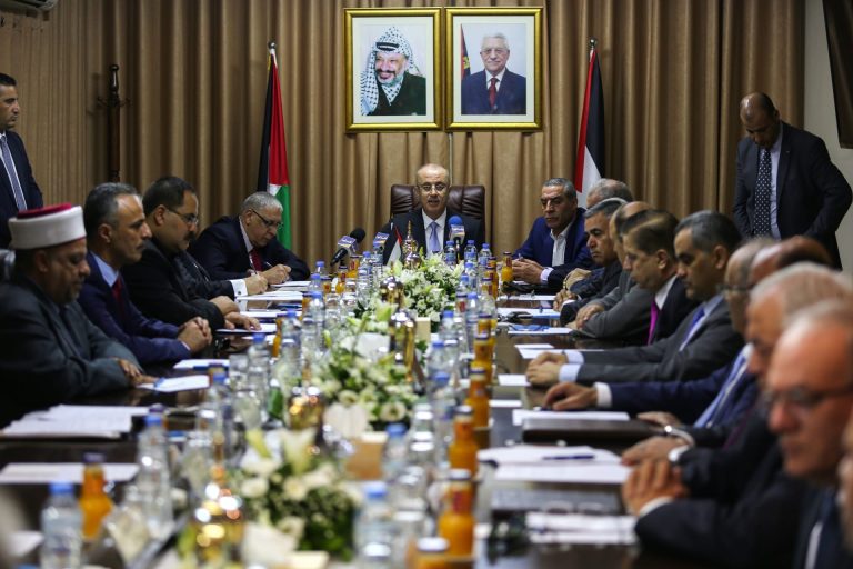 إستقالة الحكومة الفلسطينية