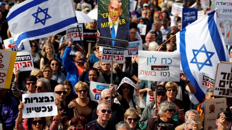 تظاهرات في تل أبيب.. “نتنياهو مجرم”