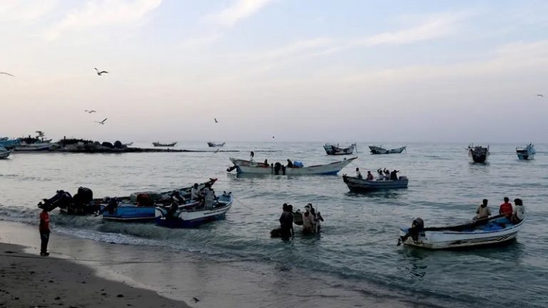 “البحرية البريطانية”: نشاط كبير لطائرات مسيرة غرب الحديدة