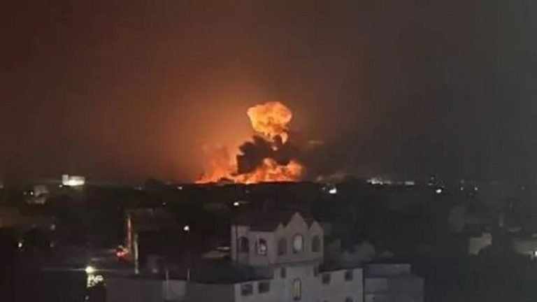 عدوان أميركي بريطاني على جزيرة لبوان في اليمن