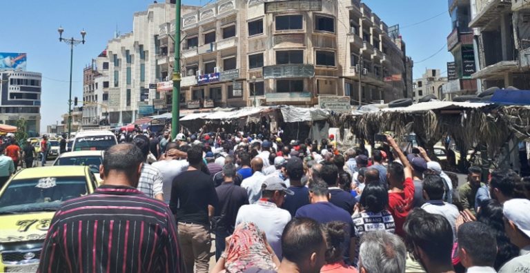 قتيل وعدد من الجرحى باحتجاجات في سوريا