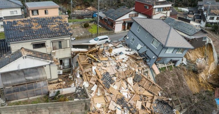 أكثر من 50 ألف منزل مدمر بزلزال اليابان!