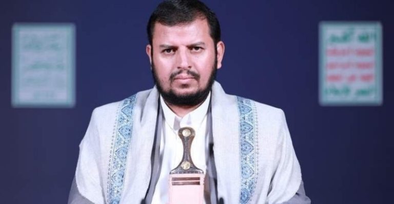 الحوثي: السفن الأميركية تحاول التمويه بوضع أعلام دول أخرى