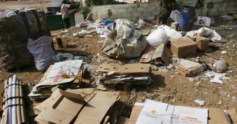 معامل الكرتون: أنقذونا من جحيم التجّار