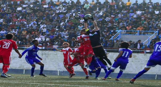 “توفي بصمت”.. مأساة أثناء مباراة لكرة القدم