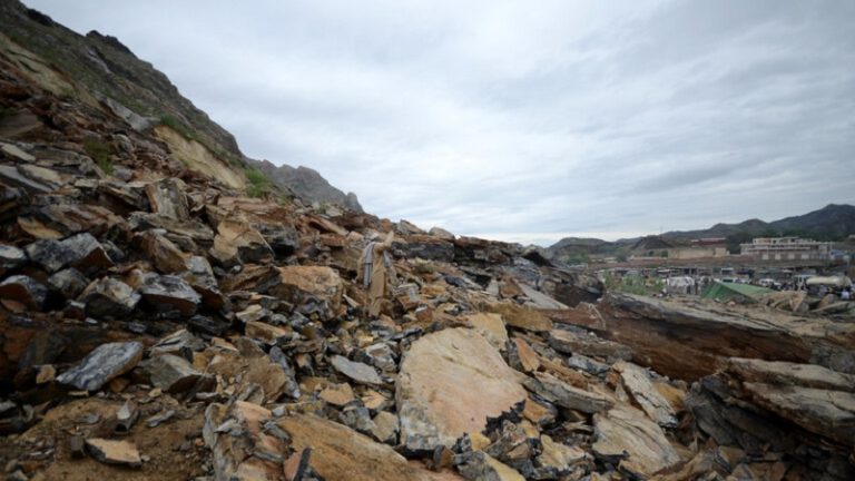 محاصرة عمال بانهيارات منجم للذهب في تركيا (فيديو)