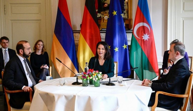 أرمينيا وأذربيجان تبدآن محادثات سلام في برلين