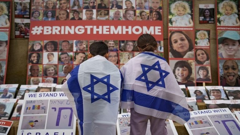 أقارب أسرى “إسرائيليين” يقاضون “حماس”